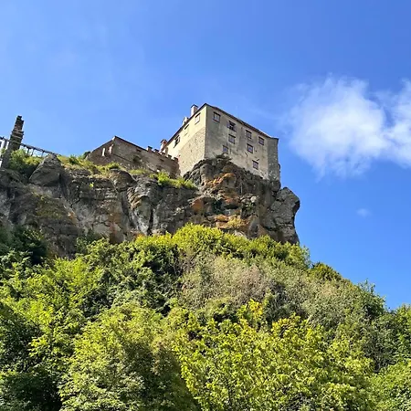 Zauberhafte In Idyllischer Lage *